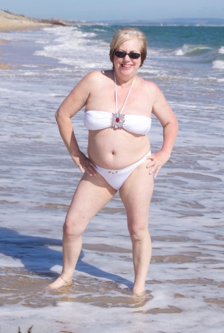 plage de grand-mère adulte de haute qualité photo