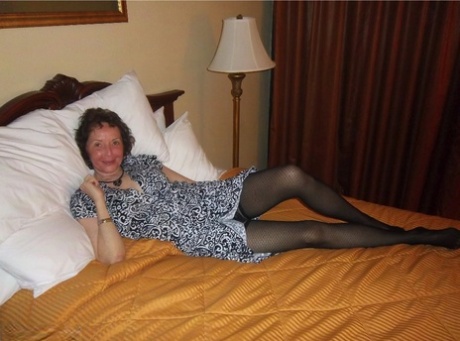 bas de grand-mère xxx photo