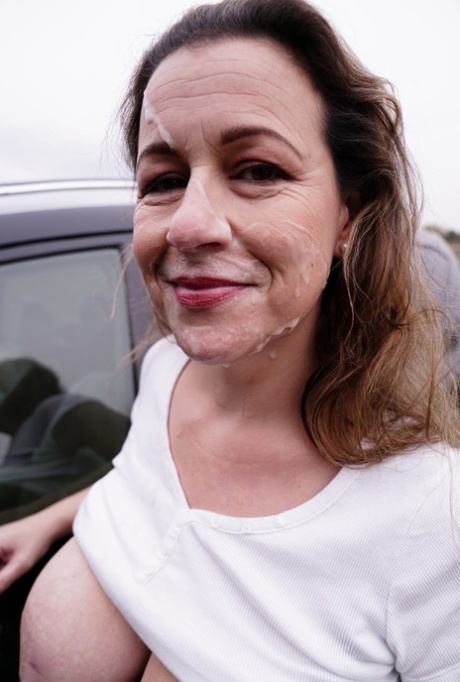 grand-mère éjacule sur le visage haut xxx photo