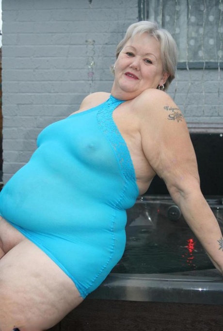 gilf potelée plutôt sexy img