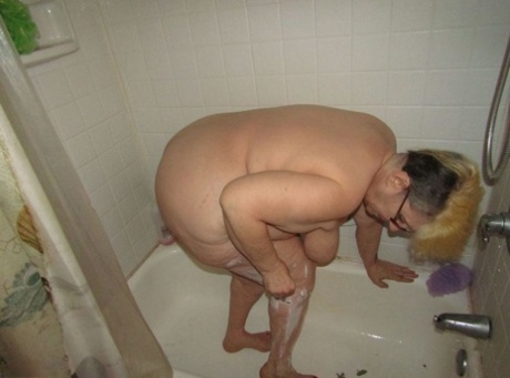 grand-mère rasée nus pornographiques collection