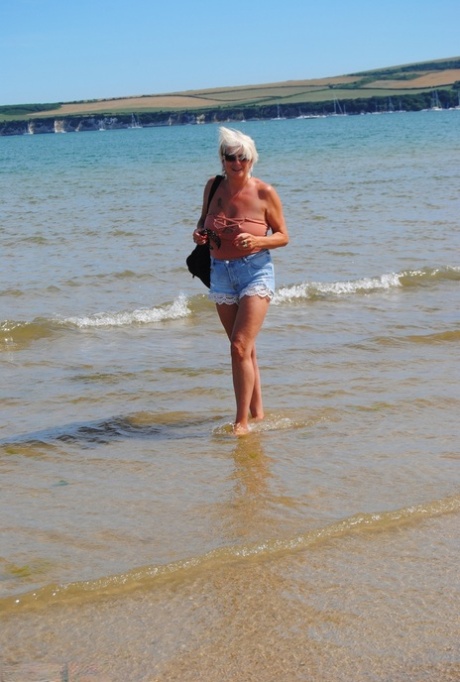 plage de grand-mère chaud de haute qualité archive