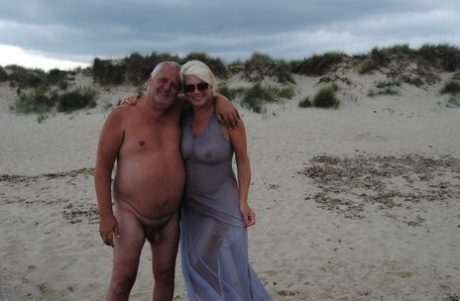 plage de grand-mère porno chaud photo