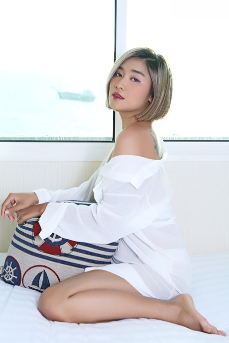 cheveux courts asiatiques pornographique de haute qualité image
