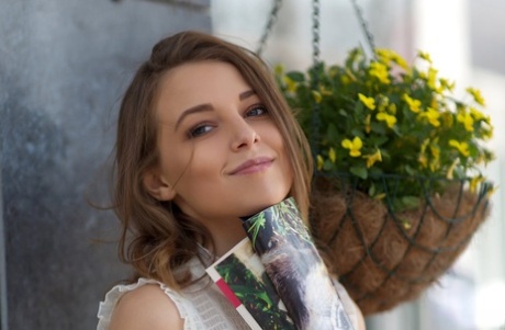 joli visage assez haute qualité img