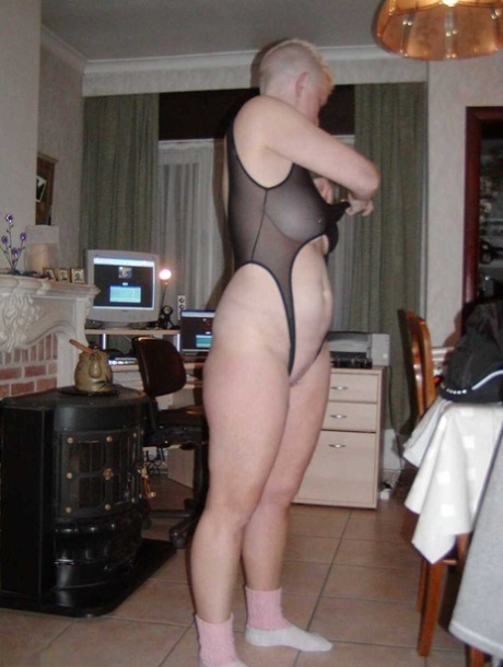 lingerie cheveux courts libre nu archive