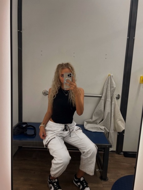 selfie miroir pornographique nu image