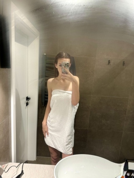 grosse brune haute définition érotique archive