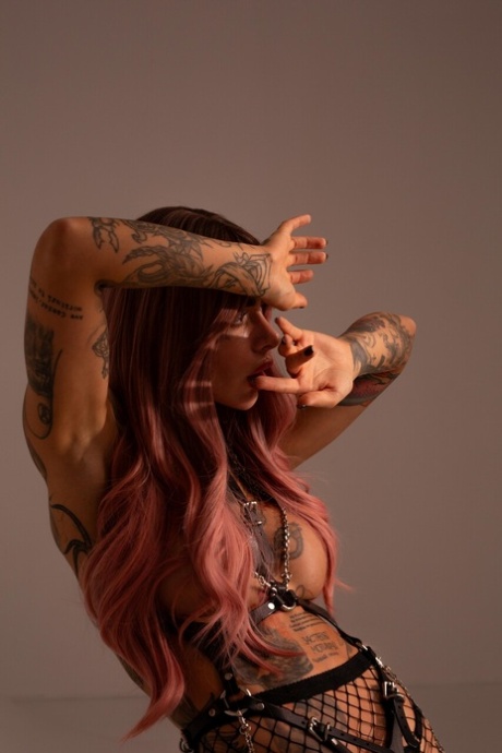 tatouage gros seins nu chaud galeries