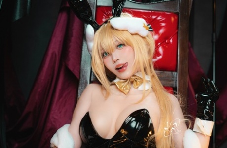 cosplay gros seins beau haut des photos