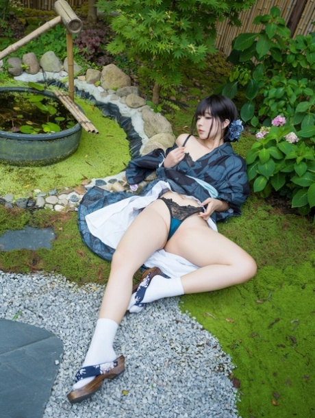 femme asiatique belle nue galeries