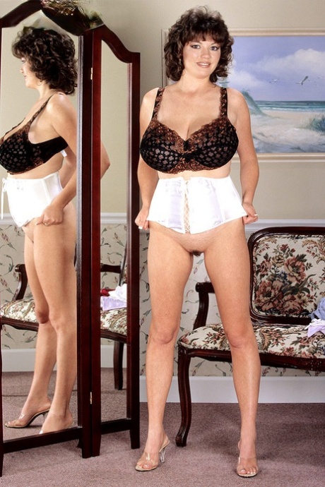 grande poitrine nus hd photos