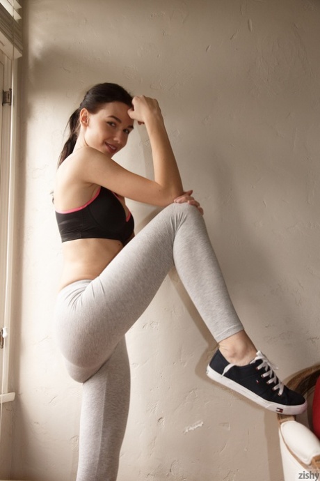 pantalon de yoga moulant nu xxx image