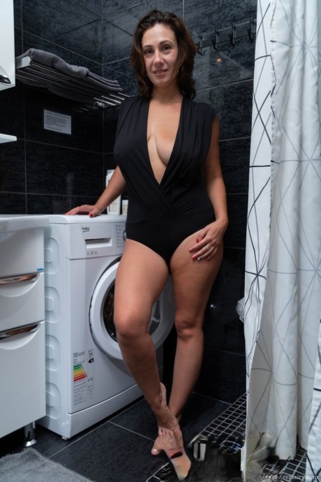brune mature xxx érotique photo