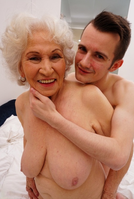 grand-mère éjacule pornographique hd photos