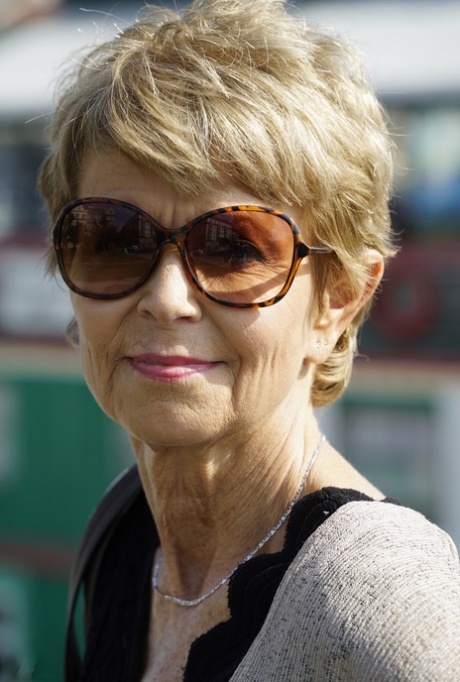 grand-mère amateur xxx de haute qualité photo
