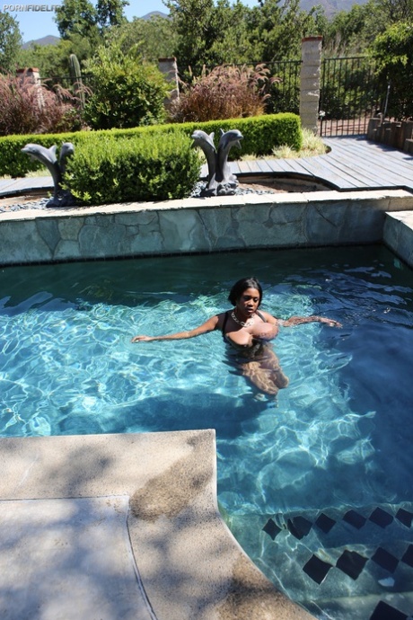 piscine en ébène nus sexy img