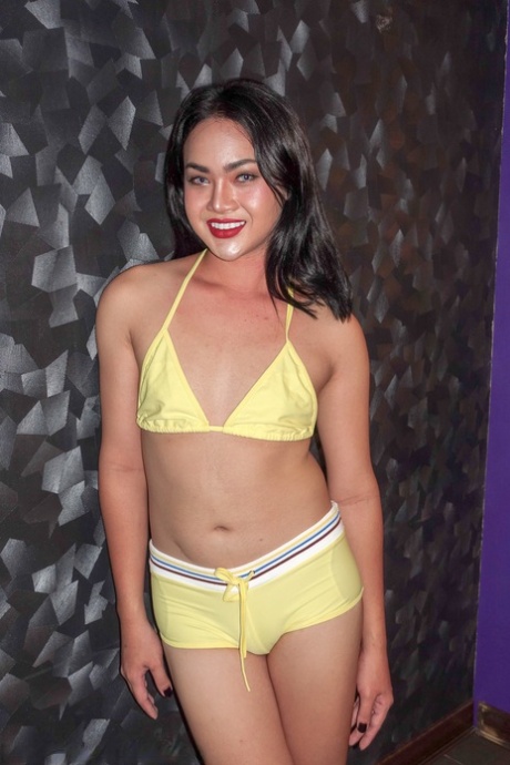 bikini ladyboy adulte chaud photo