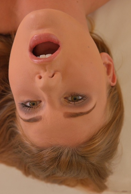 orgasme avec roulement des yeux nus chauds archive