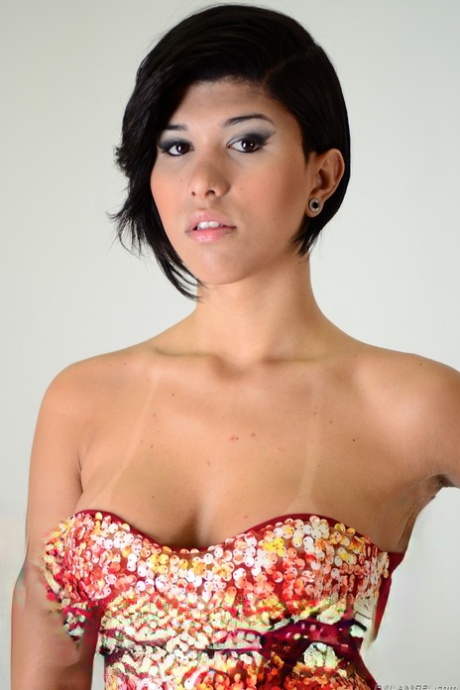 petite ado gros seins pornographique de haute qualité photo