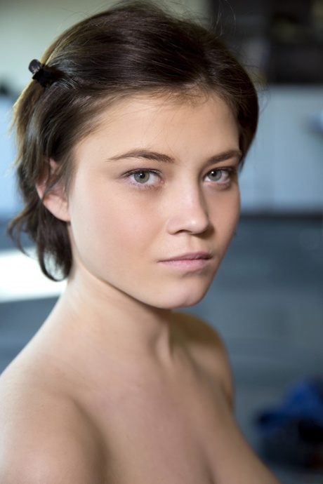 brune aux cheveux courts meilleure exclusivité galeries