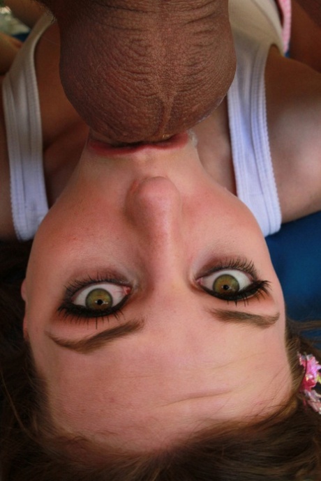 scopata in gola pornografico xxx immagine