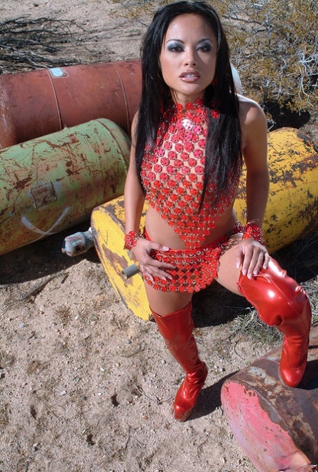 bottes asiatiques nus érotiques galerie