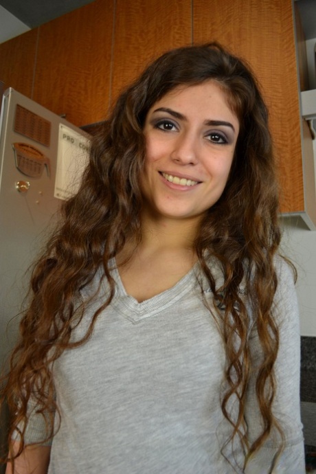 brune bouclée chaud belle photos