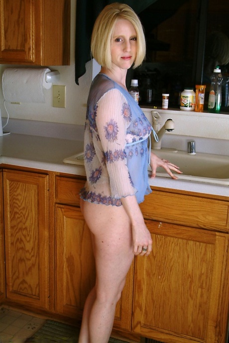 nylon mature haut photo