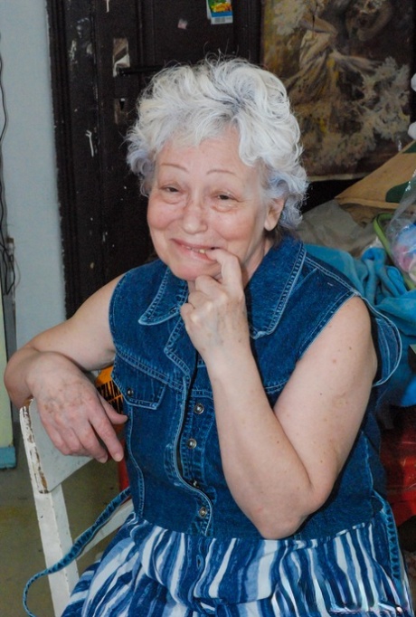 vieille grand-mère poilue nu sympa archive