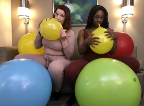 lesbienne aux courbes généreuses adulte en haute qualité des photos