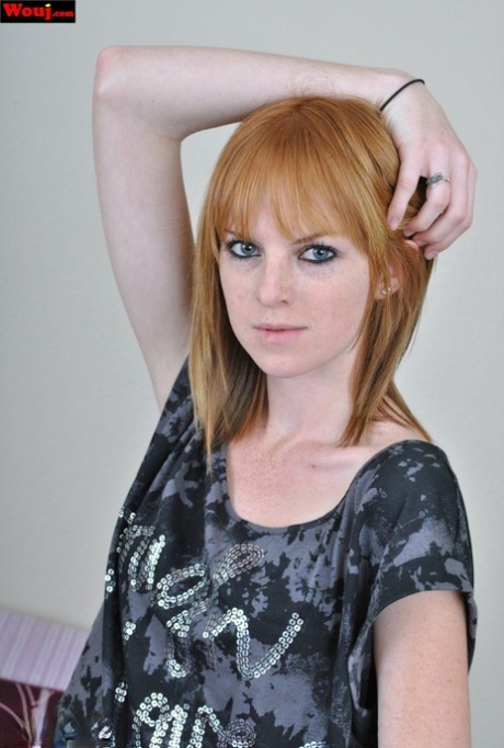rousse pâle nue en haute qualité images
