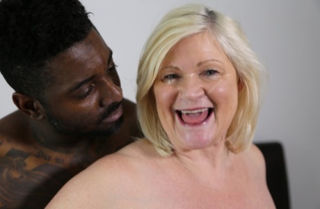 soin du visage de grand-mère adulte archive