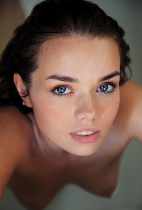 sous la jupe de la femme de chambre nu parfait img