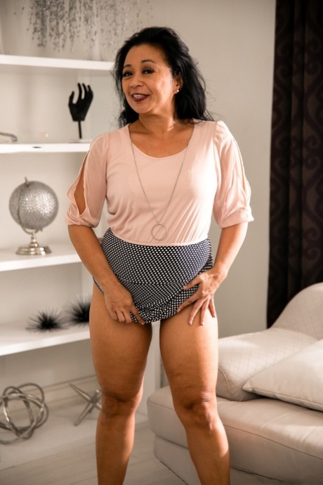 maman en jupe haute haut por des photos