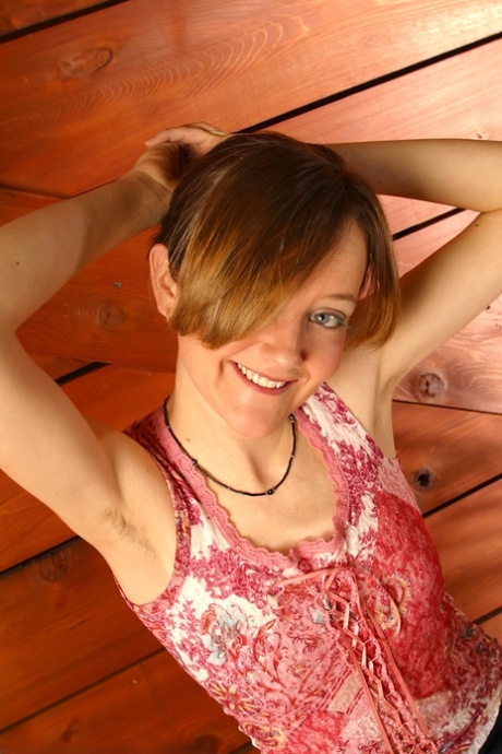 rousse poilue xxx jolie archive