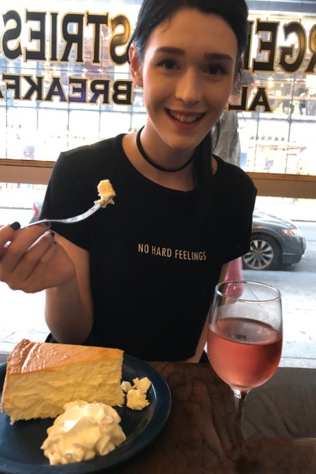 老师裙底风光 A片 照片