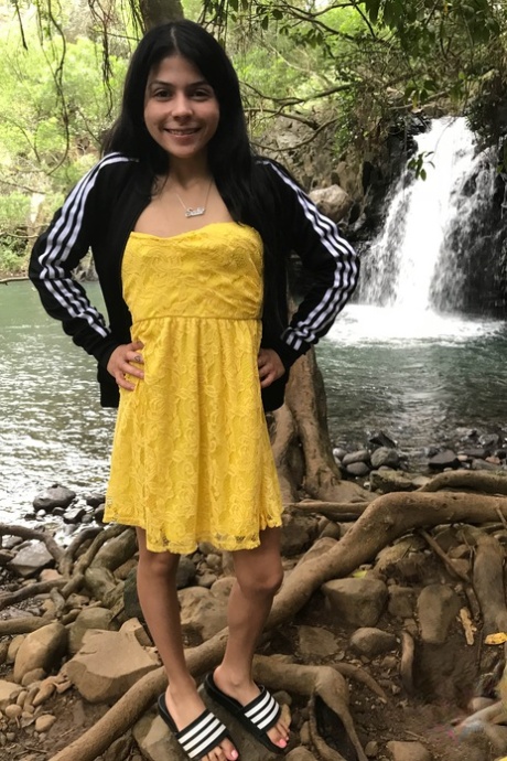 adolescente latina maigre xxx sympa photo