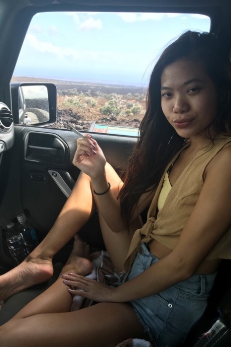 petite amie asiatique érotique photos