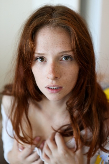 adolescent aux taches de rousseur plutôt parfait photos