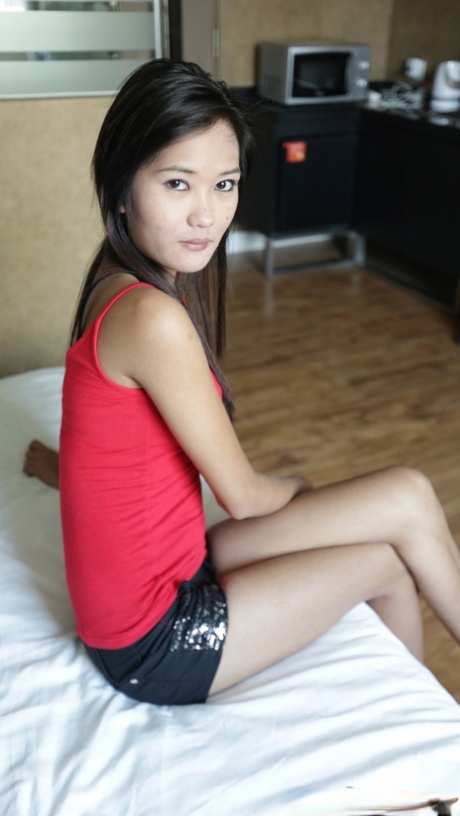 adolescente asiatique maigre exclusif chaud archive
