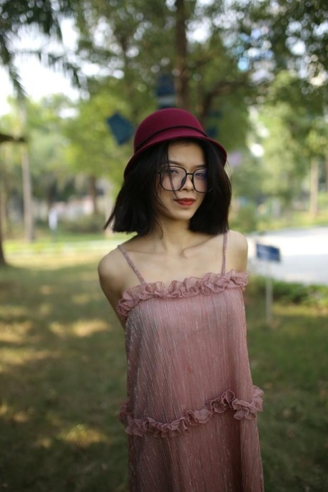 adolescente asiatique maigre nu érotique photos