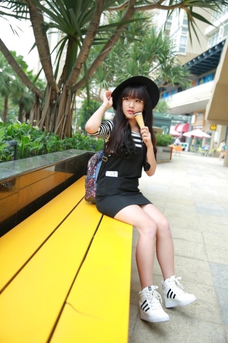 adolescent asiatique solo pornographique nu galerie