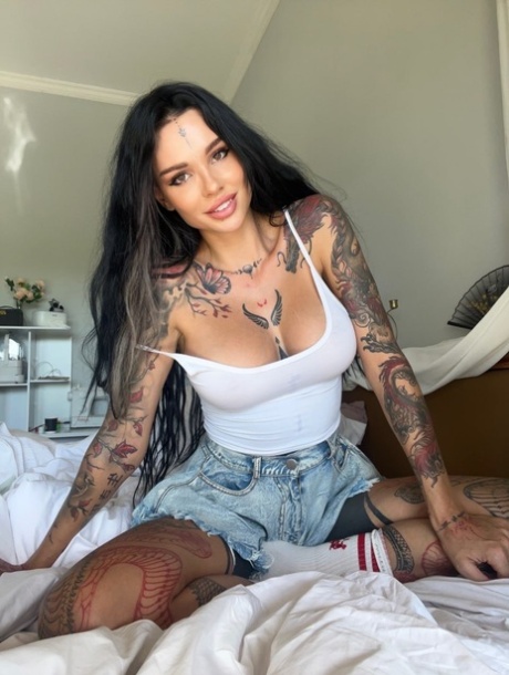 brune aux gros seins haute qualité parfait photos