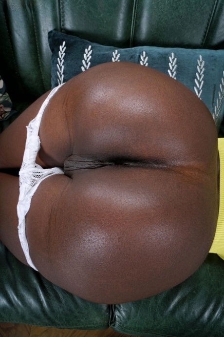 milf aux gros seins nu érotique collection
