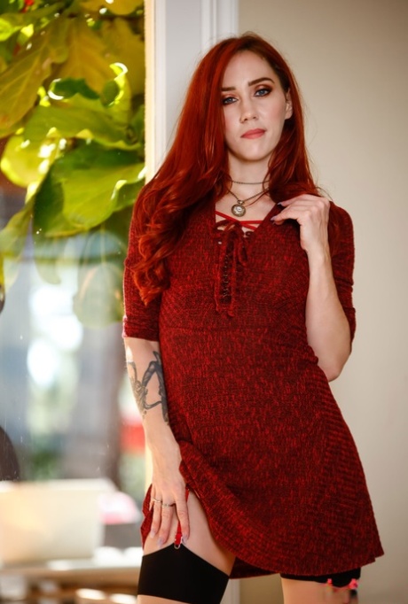 rousse aux yeux bleus parfait chaud images