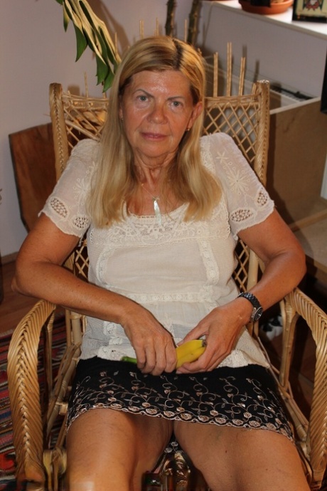 grand-mère blonde bien chaud photos