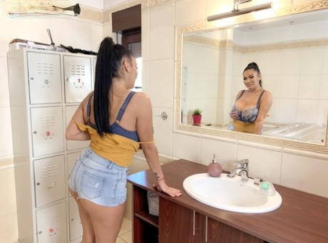 petite amie aux gros seins exclusif xxx photos