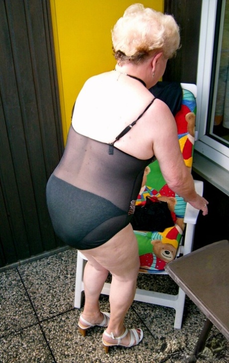 lingerie de grand-mère nus pornographiques img