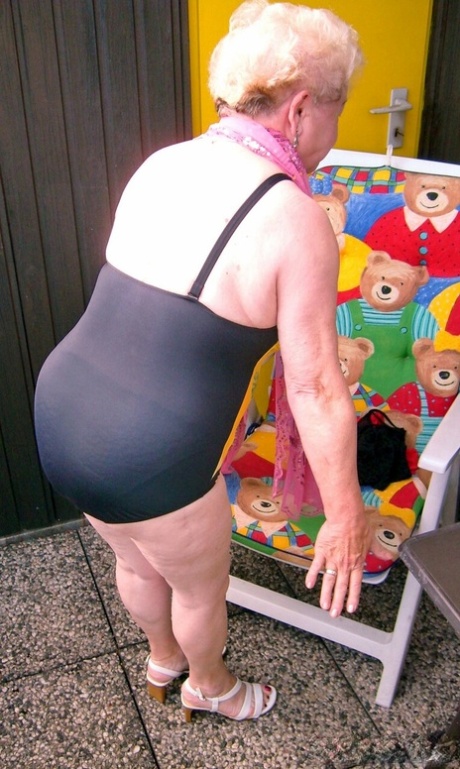 grand-mère aux gros seins xxx sexy image